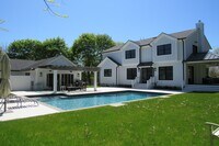 Building Photo - 264 S Magee St