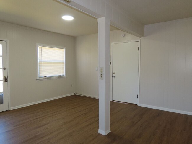 Building Photo - Newly Remodeled 3 Bedroom-1.5 Bath Home!