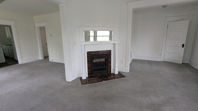 Building Photo - 8th St Triplex