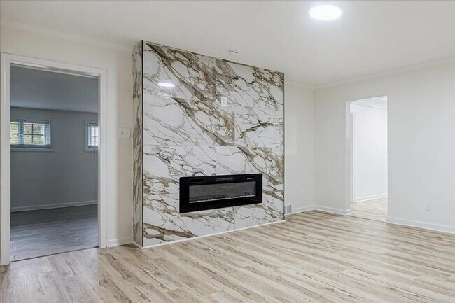 Building Photo - Newly Renovated Home for Rent in Great and Quiet Neighborhood!