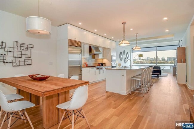 Building Photo - 9 Somerset Ln