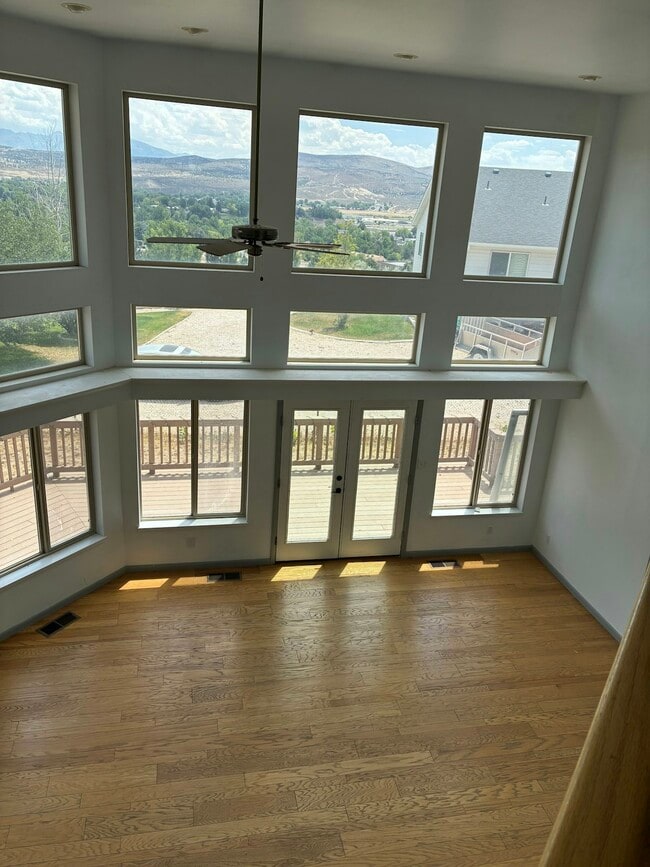 Building Photo - 2092 Colonial Dr