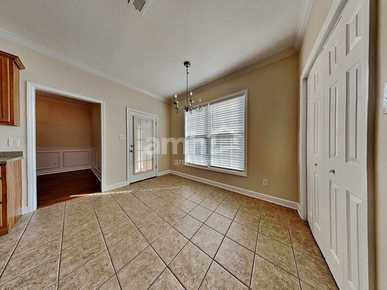 Building Photo - 10900 Aspen Grove Way