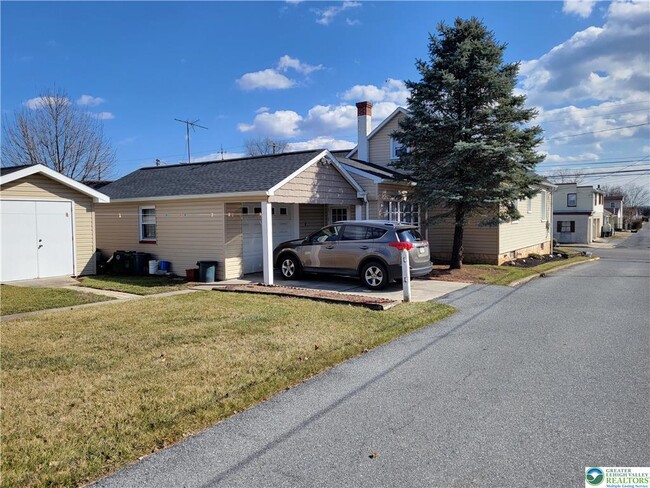 Building Photo - 712 Chestnut St