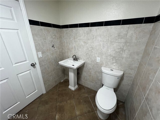 Building Photo - 6576 Lorena Ave