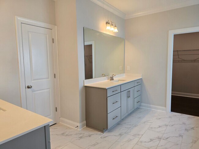 Building Photo - 4 spacious bedrooms and 3 full bathrooms along with guest suite. 1st floor primary and secondary ...