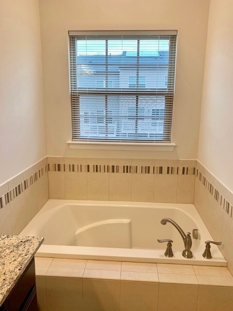 Building Photo - Gorgeous brick front 3bd 2/2bth townhouse ...