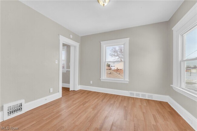 Building Photo - 3992 E 26th St