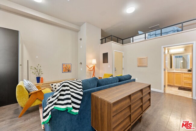 Building Photo - 630 W 28th St