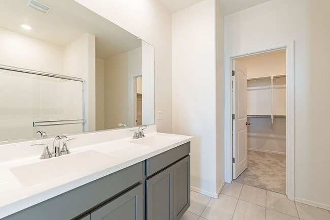 Building Photo - Modern 3-Bed + Den Home in Ventana De Estrellas