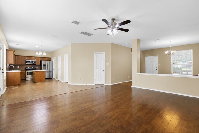 Building Photo - 157 Carmel Dr