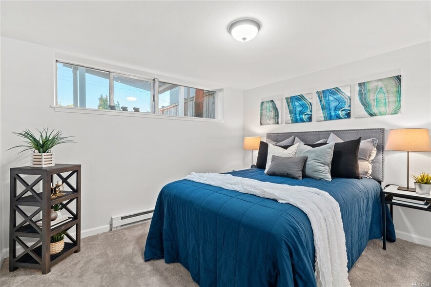 Spacious bedrooms - 1511 N 100th St