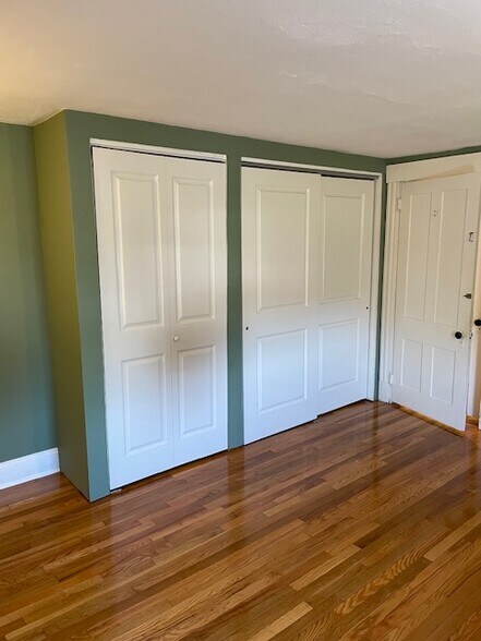 Master BR - 381 Ward St