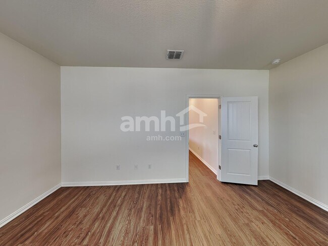 Building Photo - 2733 Wolfcreek