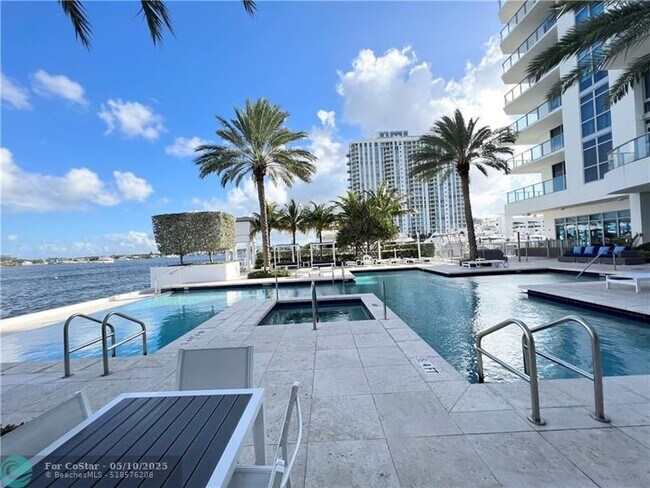 Building Photo - 17301 Biscayne Blvd
