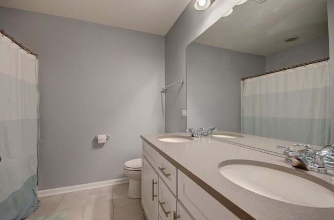 Building Photo - 15728 Brookshore Dr