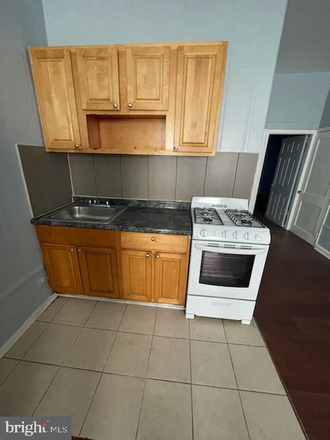 Building Photo - 3412 N Front St