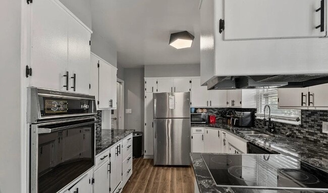 Building Photo - 4935 S 129th St