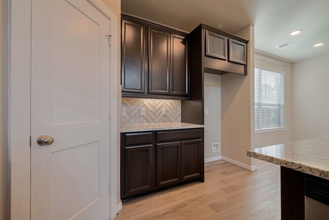 Building Photo - 7809 Axis Rdg Dr