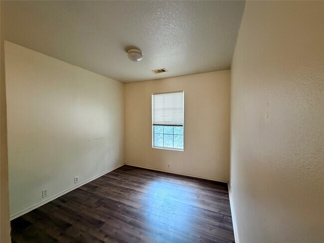Building Photo - 23854 Township Elm St