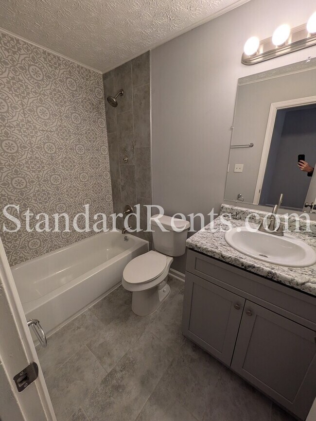 Building Photo - 622 Hickory Hollow Ln