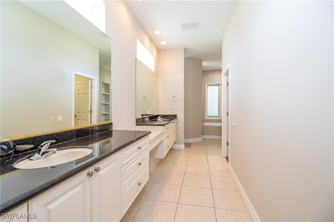 Building Photo - 870 Ohio Ct