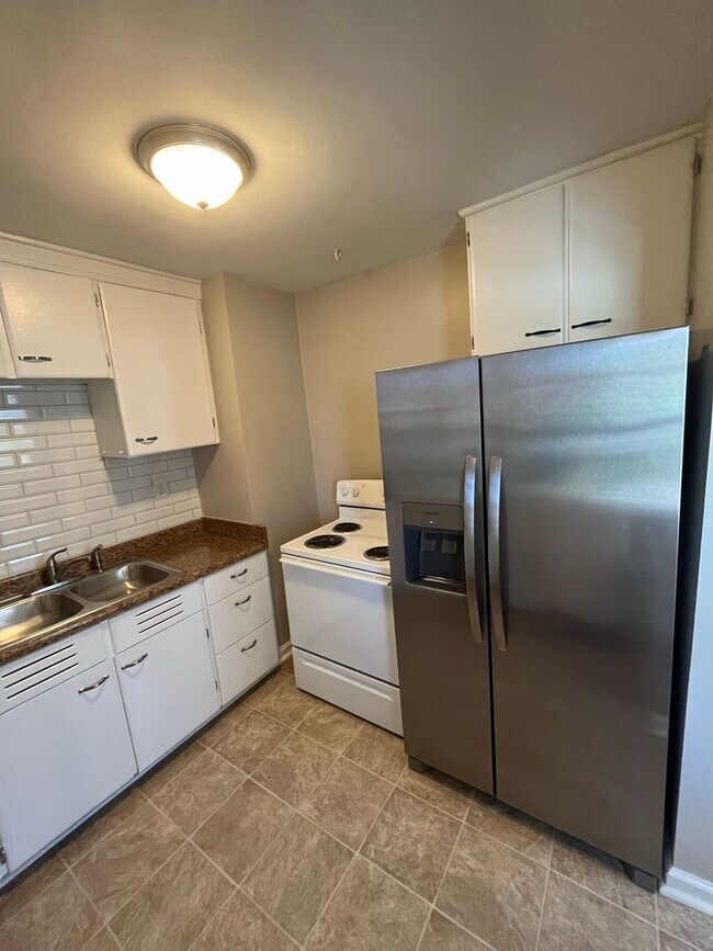 Building Photo - 3 Bedroom Home in Clintonville!