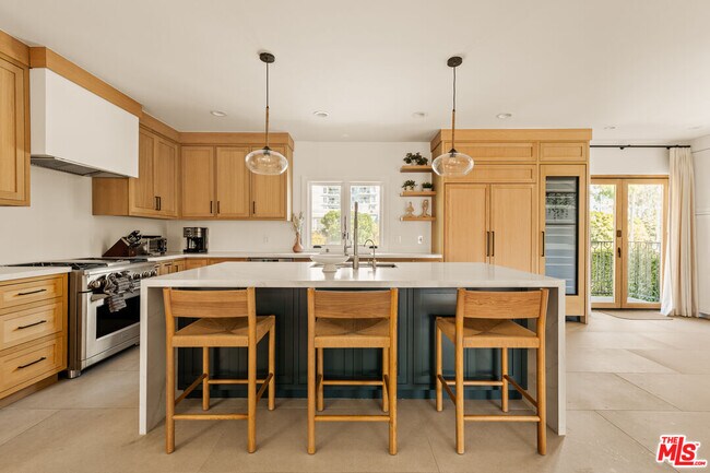 Building Photo - 3807 Vía Dolce