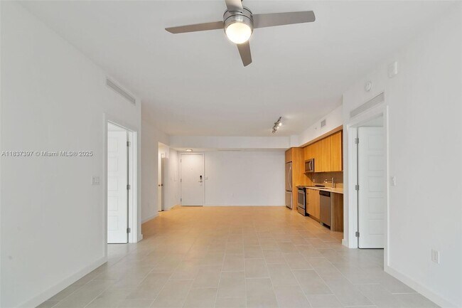 Building Photo - 2150 N Bayshore Dr