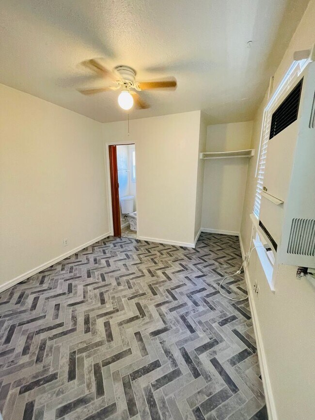 Building Photo - 316 6th St