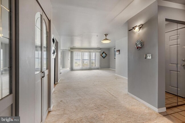 Building Photo - 5213 Le Parc Dr