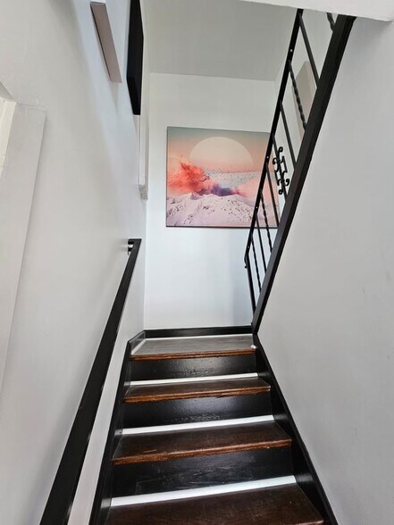 Building Photo - 3035 Cleinview Ave