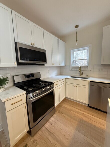 Building Photo - 5232 W Montana St