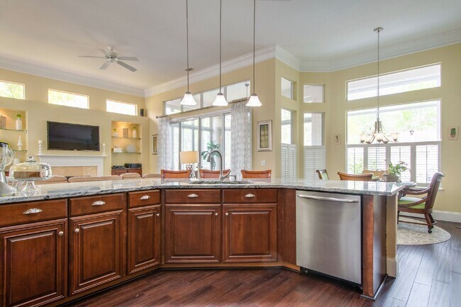 Building Photo - "Charming 3 Bed, 2.5 Bath Rental in Blufft...