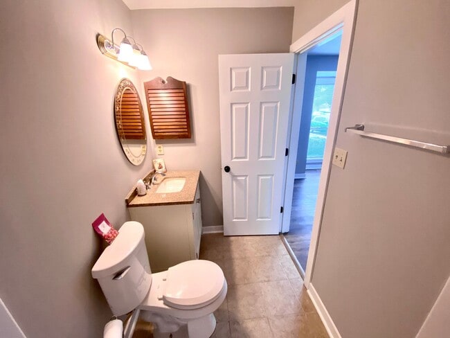 Building Photo - Beautiful Remodeled Condo in Ballantyne
