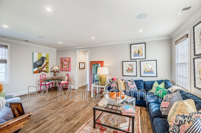 Building Photo - 103 Alester Square