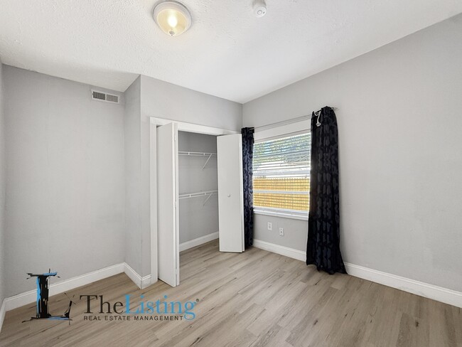 Building Photo - 6920 N Central Ave