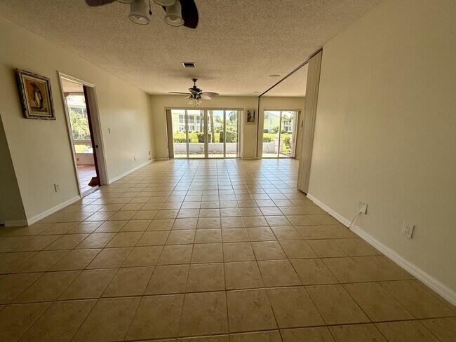 Building Photo - 437 Wexford Cir