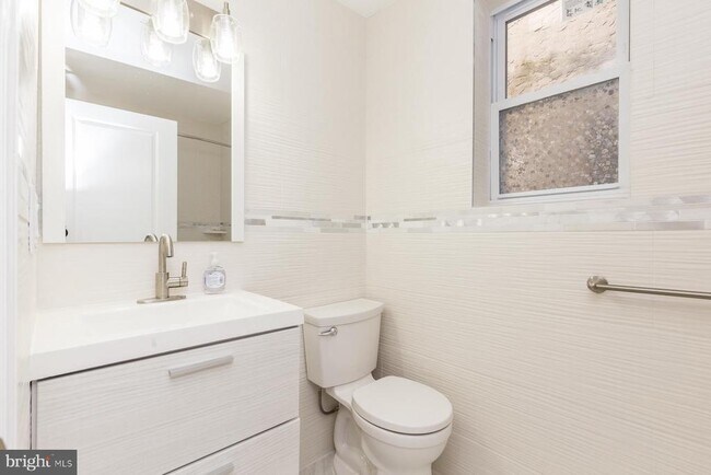 Building Photo - 537 N 33rd St