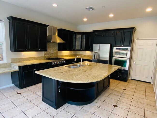 Building Photo - Spacious Encinitas home with open layout, upgraded kitchen, and private backyard