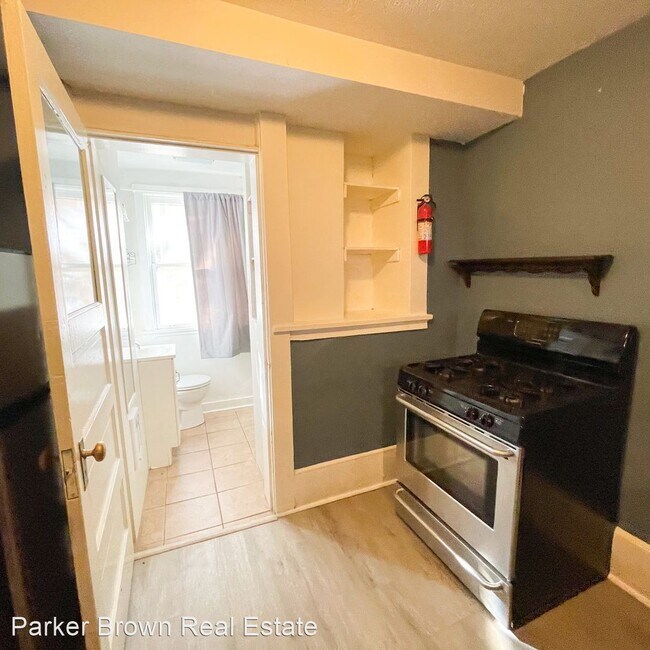 Building Photo - 1 br, 1 bath House - 86 B Street #11