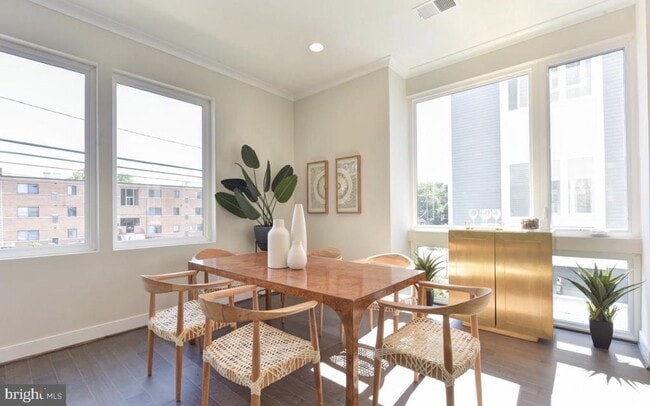 Building Photo - 2815 24th Rd S