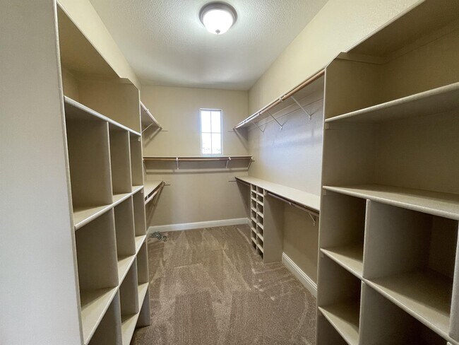 Building Photo - 9772 Ellsmere Way