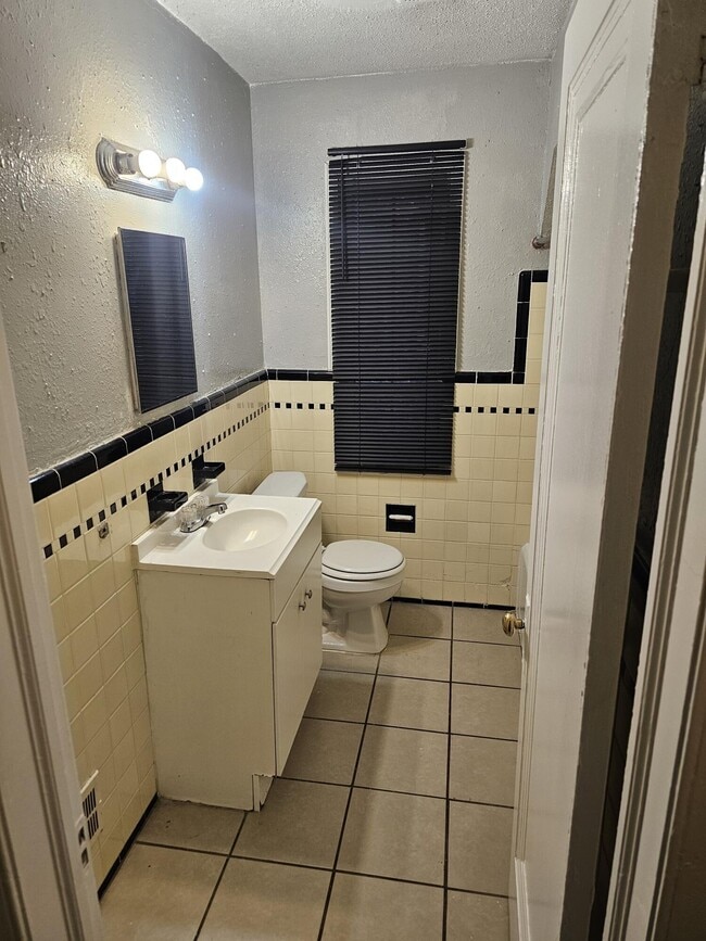 Building Photo - 16724 Rutherford St