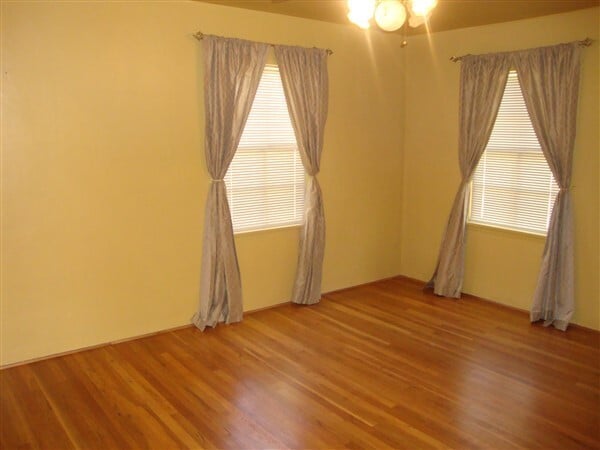 Building Photo - Refined Single-Family Residence in Desirable Bixby North