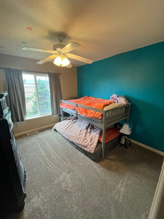 Building Photo - Saratoga Townhome