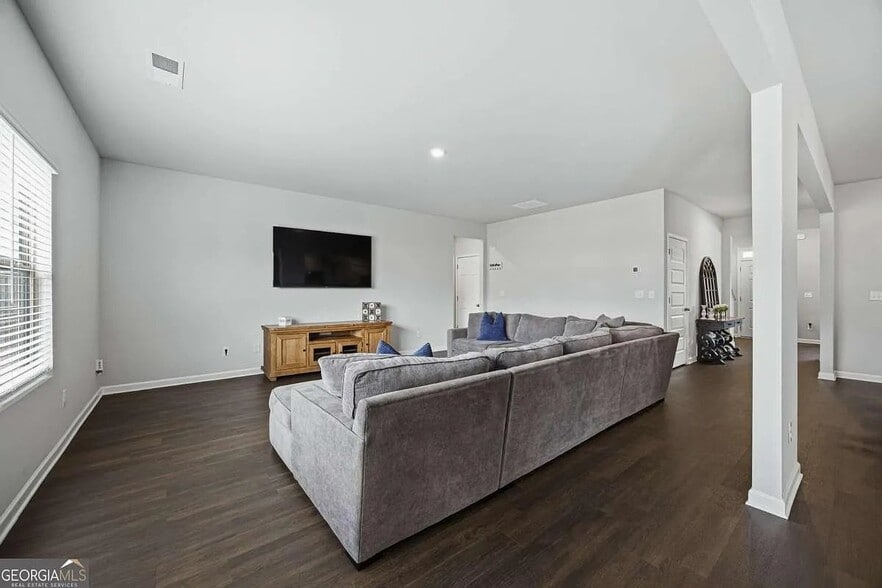 Building Photo - 933 Nandina Ln