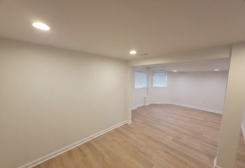 Building Photo - 5453 W Giddings St