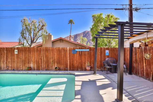 Building Photo - 53390 Avenida Navarro