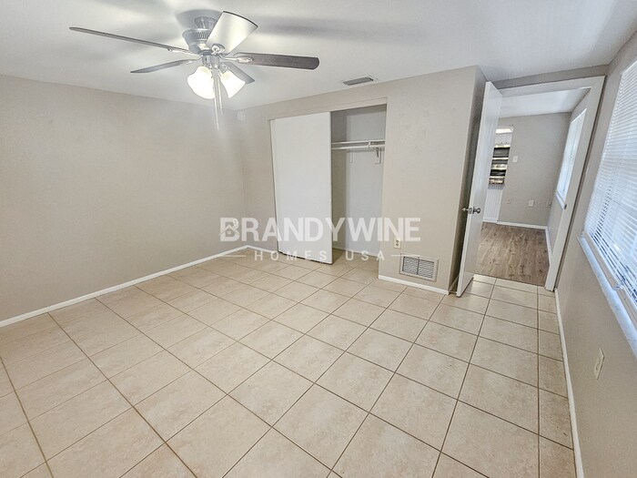 Building Photo - 7815 Treasure Pointe Dr